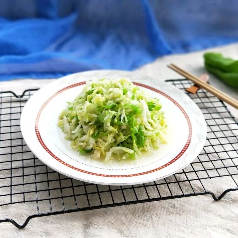 蔬菜“维C之王”不是番茄而是它!入夏吃最新鲜开胃,随手一炒就上桌,清脆利落超过瘾!